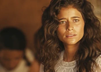 Rosa (Isadora Cruz) em Guerreiros do Sol (Foto: Reprodução/TV Globo)