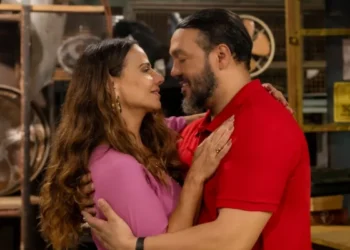 Consuelo (Viviane Araújo) e Misael (Belo) em Três Graças (Foto: Beatriz Damy/TV Globo)
