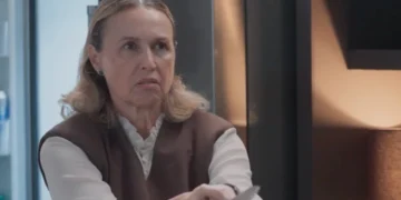 Helga (Kelzy Ecard) em Três Graças (Foto: Reprodução/TV Globo)