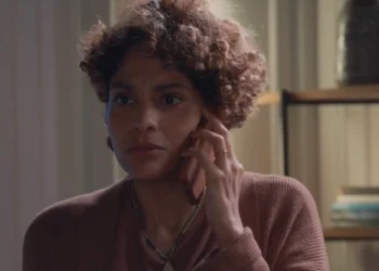 Lena (Bárbara Reis) em Três Graças (Foto: Reprodução/TV Globo)