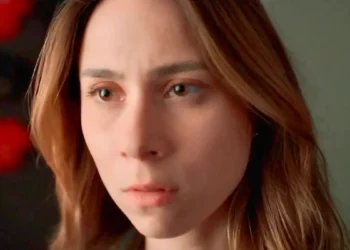 Lucélia em cena da novela Três graças.