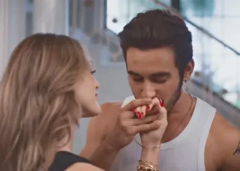 Naiane e João Raul em Coração Acelerado. (Foto: reprodução/Globo)