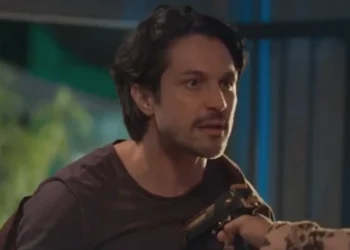Paulinho (Romulo Estrela) em Três Graças (Foto: Reprodução/TV Globo)