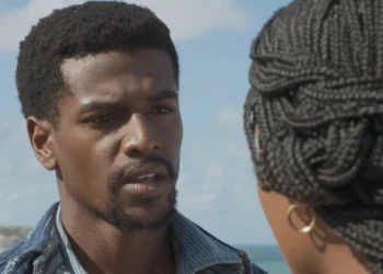 Tonho (Ronald Sotto) confronta Alika (Duda Santos) em A Nobreza do Amor (Foto: Reprodução/TV Globo)