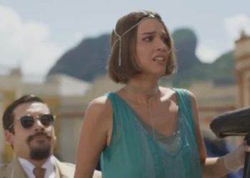 Virgínia (Theresa Fonseca) com Mirinho (Nicolas Prattes) em A Nobreza do Amor (Foto: Reprodução/TV Globo)