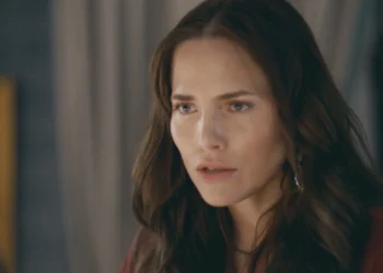 Adriana (Letícia Colin) em Quem Ama Cuida (Foto: Reprodução/TV Globo)