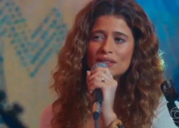 Agrado (Isadora Cruz) em Coração Acelerado (Foto: Reprodução/TV Globo)