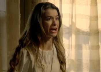 Lívia (Alinne Moraes) em Além do Tempo (Foto: Reprodução/TV Globo)