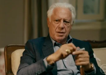 Arthur (Antonio Fagundes) em Quem Ama Cuida (Foto: Reprodução/TV Globo)