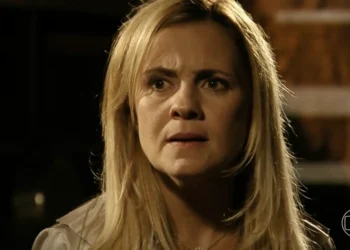 Carminha (Adriana Esteves) em Avenida Brasil (Foto: Reprodução/TV Globo)