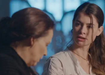 Emília e Lívia em Além do Tempo. (Foto: reprodução/Globo)