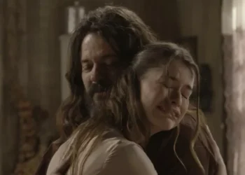 Lívia e Bernardo em Além do Tempo. (Foto: reprodução/Globo)
