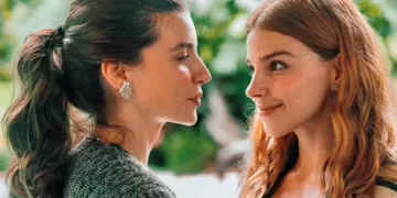 Lorena (Alanis Guillen) e Juquinha (Gabriela Medvedovsky) se casam em Três Graças (Foto: Beatriz Damy/Globo)
