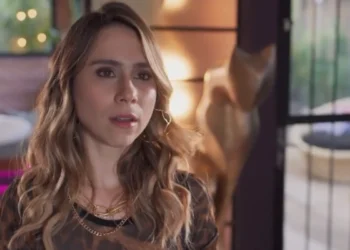 Lucélia (Daphne Bozaski) em Três Graças (Foto: Reprodução/TV Globo)