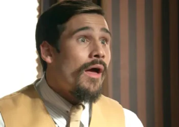 Mirinho com a boca aberta em cena da novela A Nobreza do Amor.