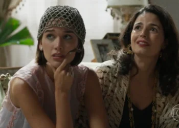 Virgínia (Theresa Fonseca) e a mãe, Marta (Emanuelle Araújo), em A Nobreza do Amor (Foto: Reprodução/TV Globo)