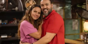 Viviane Araújo (Consuelo) e Belo (Misael) em Três Graças (Foto: Beatriz Damy/TV Globo)
