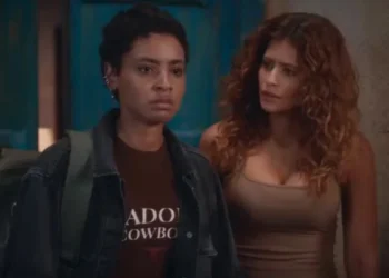 Eduarda (Gabz) e Agrado (Isadora Cruz) em Coração Acelerado (Foto: Reprodução/TV Globo)