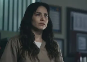 Adriana (Letícia Colin) em Quem Ama Cuida (Foto: Reprodução/TV Globo)
