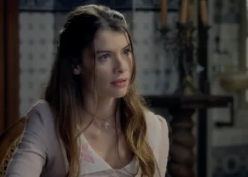 Lívia (Alinne Moraes) em Além do Tempo (Foto: Reprodução/TV Globo)
