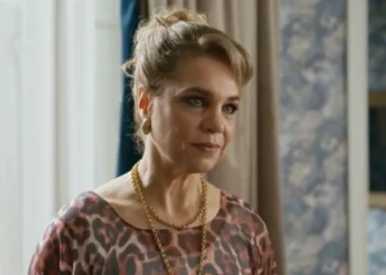 Pilar (Isabel Teixeira) em Quem Ama Cuida (Foto: Reprodução/TV Globo)