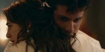 Quem Ama Cuida: Em clima de despedida, Adriana e Pedro se beijam pela primeira vez; saiba quando vai ao ar