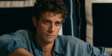 Pedro (Chay Suede) em Quem Ama Cuida (Foto: Reprodução/TV Globo)
