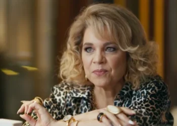 Pilar (Isabel Teixeira) em Quem Ama Cuida (Foto: Reprodução/TV Globo)