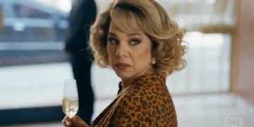 Pilar (Isabel Teixeira) em Quem Ama Cuida (Foto: Reprodução/TV Globo)