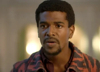 Tonho com olhar abatido em cena da novela A Nobreza do Amor.