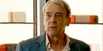 Ulisses (Alexandre Borges) com olhar de assustado em cena de Quem Ama Cuida.