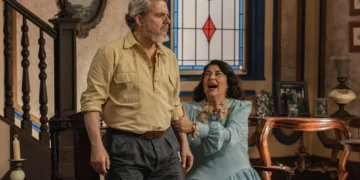 Casemiro (Cassio Gabus Mendes) e Graça (Fabiana Karla) em A Nobreza do Amor (Foto: Gabriel Vaguel/Globo)