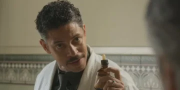 Onildo (Paulo Lessa) afirma que o medicamento de Tonho (Ronald Sotto) foi sabotado em A Nobreza do Amor (Foto: Reprodução/TV Globo)