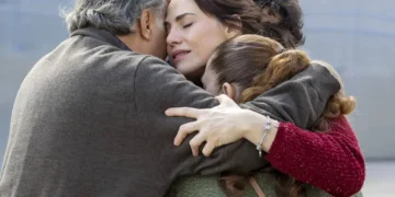 Quem Ama Cuida: Otoniel, Elisa e Maurício descobrem que Adriana deixou a prisão e a recebem com um abraço em família: “Finalmente”