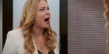Zilá (Leandra Leal) ataca Janete (Letícia Spiller) em Coração Acelerado (Foto: Reprodução/TV Globo)