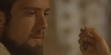 Resumo de Além do Tempo: Berenice prova a Felipe que conheceu sua falecida esposa e lhe entrega a medalha dela: “Aqui está”