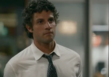 Pedro (Chay Suede) em Quem Ama Cuida (Foto: Reprodução/TV Globo)