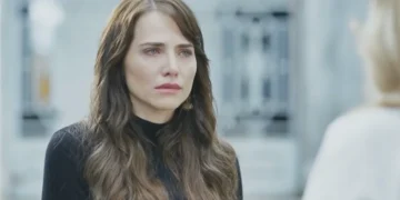 Adriana (Letícia Colin) em Quem Ama Cuida (Foto: Reprodução/TV Globo)
