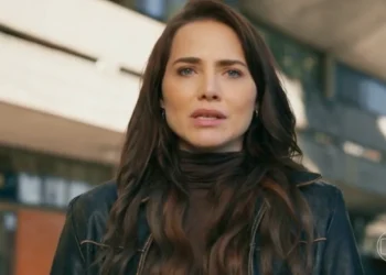 Adriana (Letícia Colin) em Quem Ama Cuida (Foto: Reprodução/TV Globo)