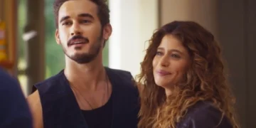 João Raul (Filipe Bragança) e Agrado (Isadora Cruz) em Coração Acelerado (Foto: Reprodução/TV Globo)