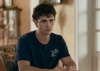 Mau Mau (João Victor Gonçalves) em Quem Ama Cuida (Foto: Reprodução/TV Globo)