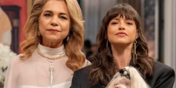Pilar (Isabel Teixeira) e Ingrid (Agatha Moreira) em Quem Ama Cuida (Foto: Beatriz Damy/Globo)