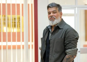 Maurício Mattar como Junqueira em Por Você, a nova novela das sete da Globo (Foto: Manoella Mello/Globo)