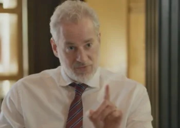 Ademir (Dan Stulbach) em Quem Ama Cuida (Foto: Reprodução/TV Globo)