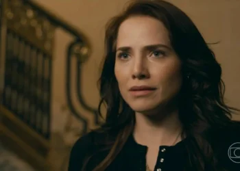 Adriana (Letícia Colin) em Quem Ama Cuida (Foto: Reprodução/TV Globo)