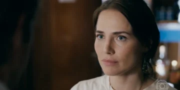 Adriana (Letícia Colin) em Quem Ama Cuida (Foto: Reprodução/TV Globo)