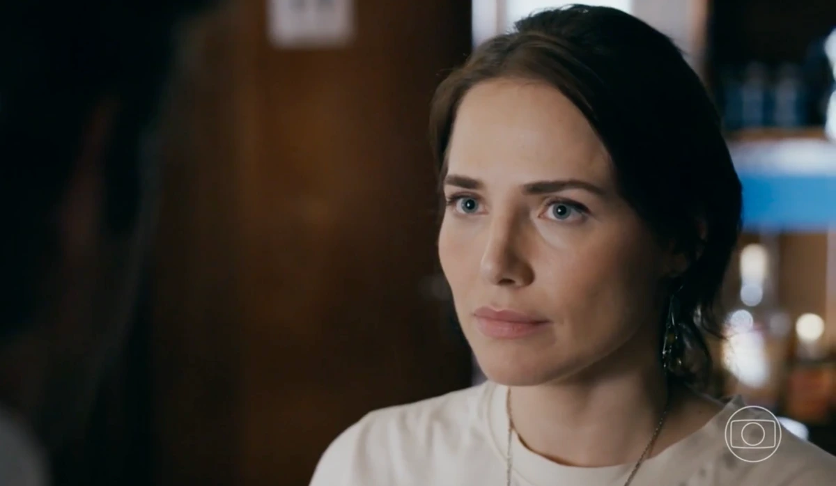 Adriana (Letícia Colin) em Quem Ama Cuida (Foto: Reprodução/TV Globo)