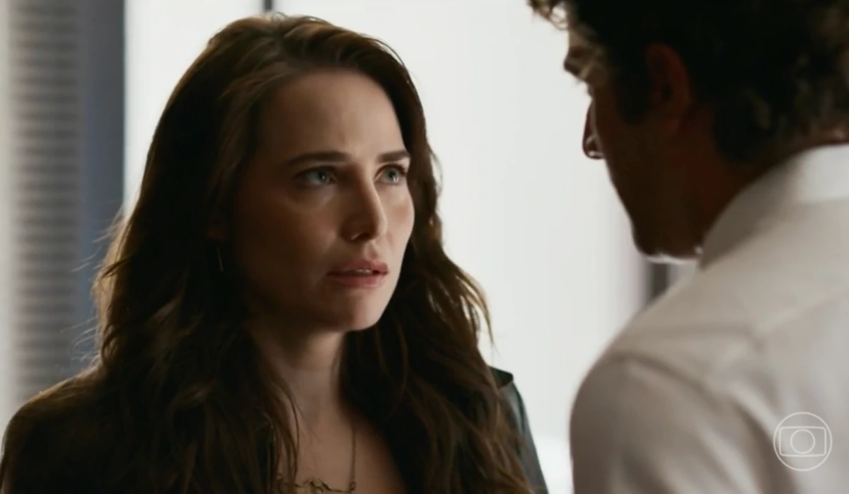 Adriana (Letícia Colin) e Pedro (Chay Suede) em Quem Ama Cuida (Foto: Reprodução/TV Globo)