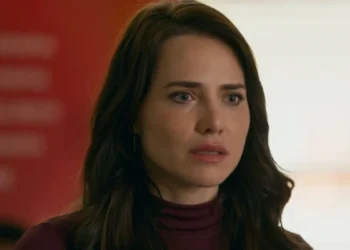 Adriana (Letícia Colin) em Quem Ama Cuida (Foto: Reprodução/TV Globo)