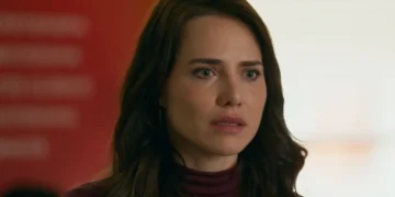 Adriana (Letícia Colin) em Quem Ama Cuida (Foto: Reprodução/TV Globo)